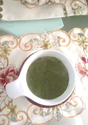 Una foto de Crema de espinacas y pollo