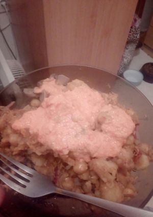 Una foto de Ropa vieja con champiñones y salsa de pimiento con tomate