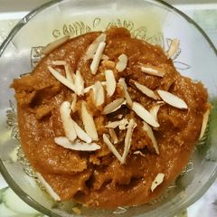 A picture of Besan halwa.