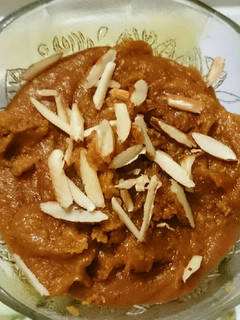 A picture of Besan halwa.
