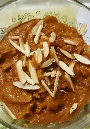 A picture of Besan halwa.