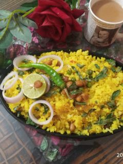 कांदा पोहा (kanda poha recipe in Hindi) रेसिपी मुख्य फोटो