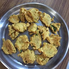 Ajwain leaf pakora A picture of Ajwain leaf pakora.