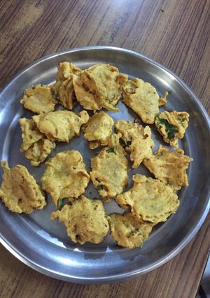 A picture of Ajwain leaf pakora.