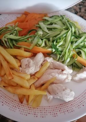 Una foto de Crema de verduras y pollo con salsa suprema en Thermomix