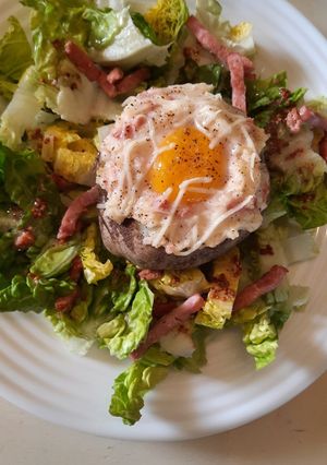 Une photo de Pomme de terre farcie oeuf et bacon