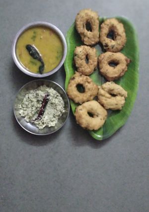 મેંદુવડા (Meduvada Recipe In Gujarati) રેસીપી મુખ્ય ફોટો