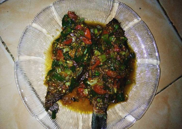 Ikan sambel ijo super pedass
