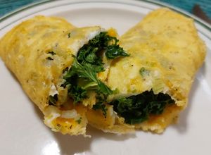 Una foto de Omelette de kale con aguacate