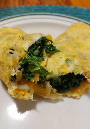 Una foto de Omelette de kale con aguacate
