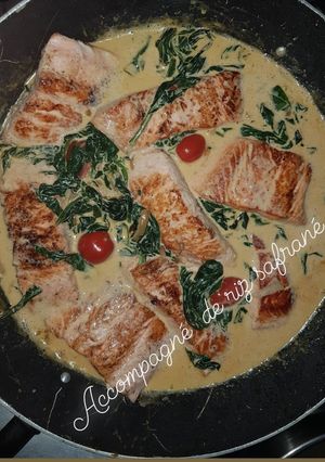 Une photo de Saumon sauce épinard parmesan