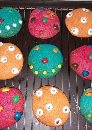 Una foto de Cookies de colores con lacasitos y M&M'S