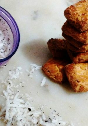A picture of Coconut biscuit.