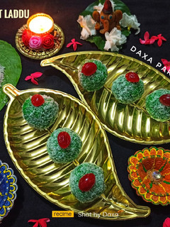 A picture of Paan Coconut Ladoo.