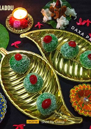 A picture of Paan Coconut Ladoo.