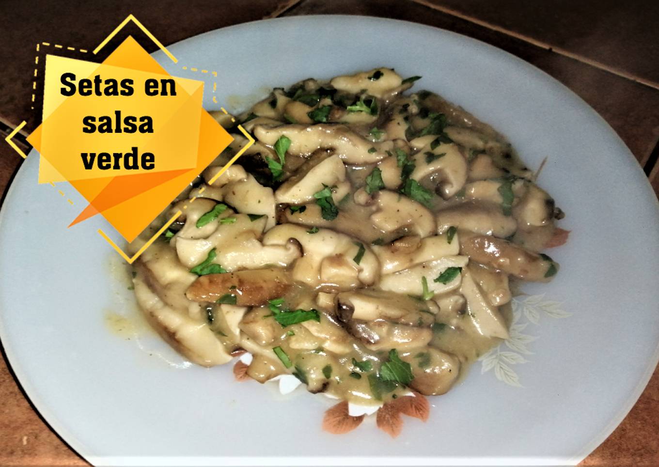 Setas o Champiñones en salsa verde (Receta súper rápida y fácil)