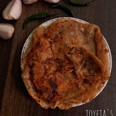 A picture of Aloo paratha.
