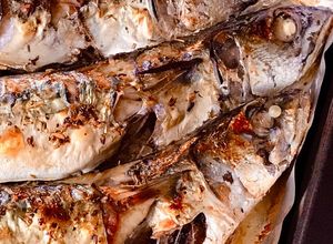 Hình của món Cá Mackerel Nướng Lá Thơm Provence (Rosemary, Thyme, Oregano, Basils).