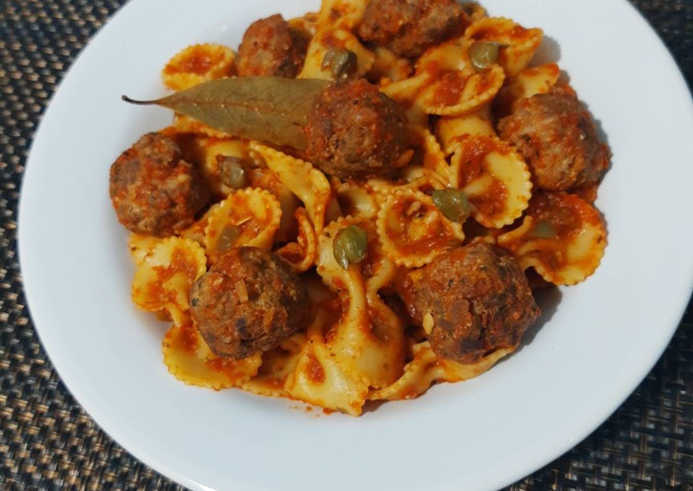 Moñitos con Albóndigas