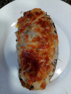Una foto de Berenjenas rellenas de carne y verduras