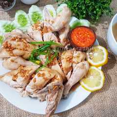 A picture of Nasi ayam hainan.