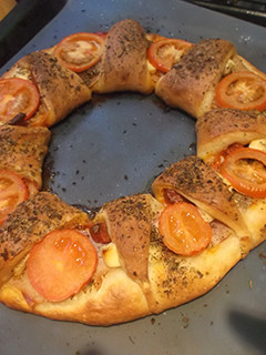 Una foto de Pizza en rosca medio enrollada