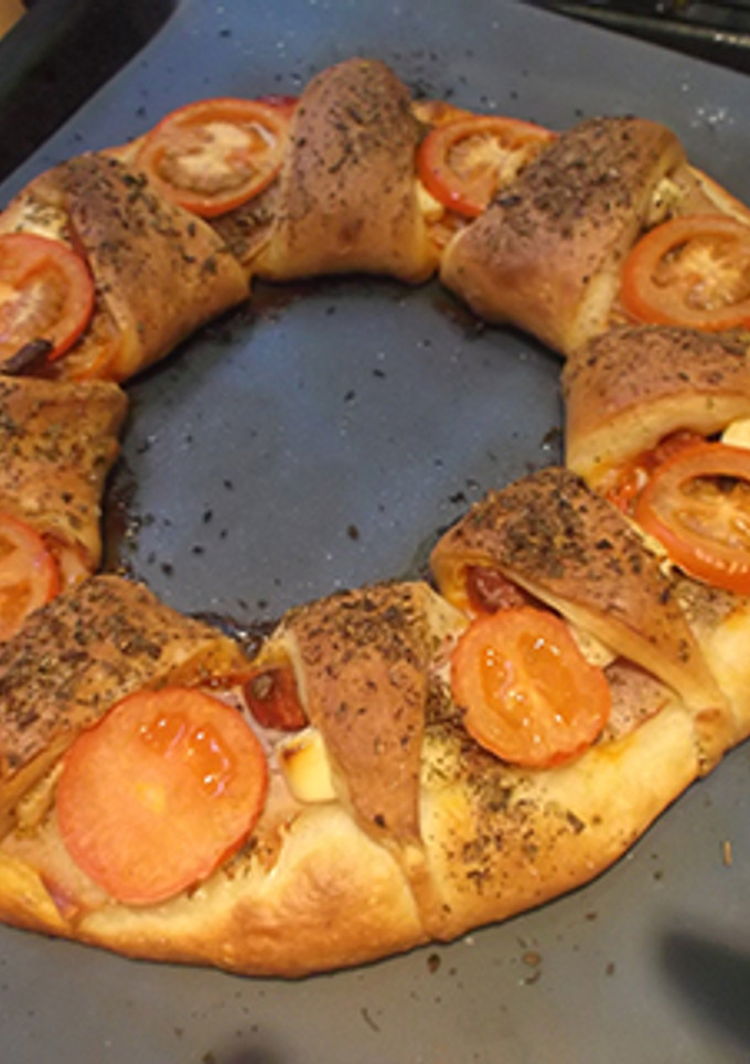 Una foto de Pizza en rosca medio enrollada