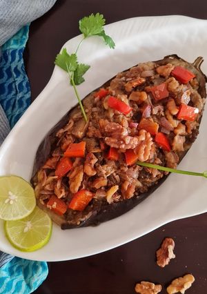 ওয়ালনাট স্টাফড এগপ্ল্যান্ট বোট (Walnut Stuffed Eggplant Boat recipe in Bengali) রেসিপির প্রধান ছবি