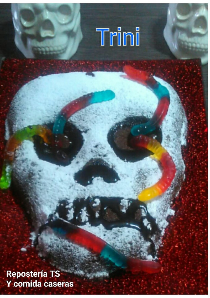 Una foto de Bizcocho calavera de chocolate