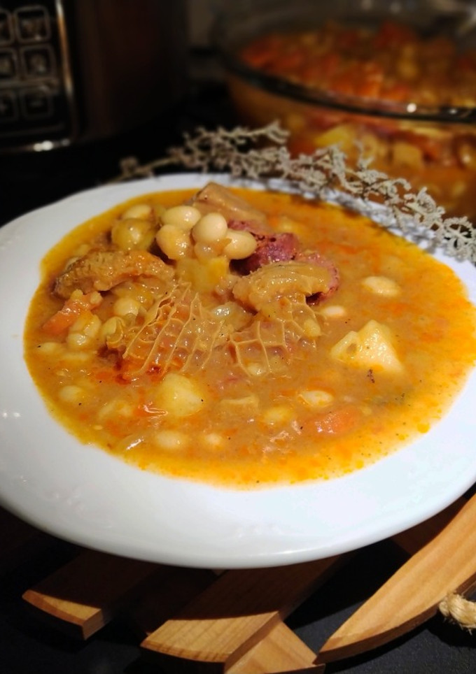 Una foto de Potaje de Alubias con Callos a la Cúrcuma en Olla GM