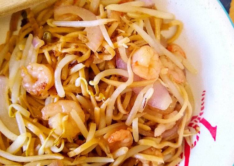 Recipe of Prawn Chow Mein in 12 Minutes for Mom