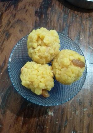 A picture of Boondi laddu.