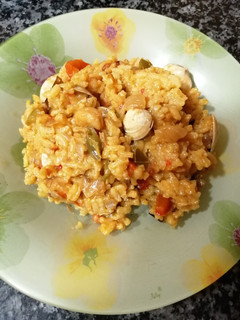 Una foto de Paella de marisco