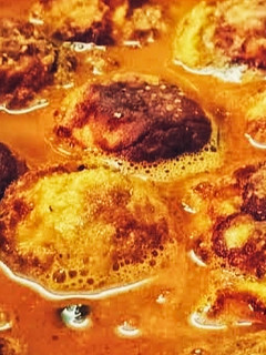 செட்டிநாடு முட்டை பணியார குழம்பு(muttai paniyara kulambu recipe in tamil) செய்முறை முக்கிய புகைப்படம்