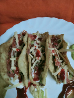 મેક્સિકન ટાકોસ (Mexican Tacos Recipe In Gujarati) રેસીપી મુખ્ય ફોટો