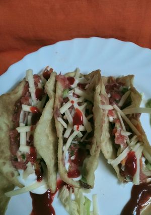 મેક્સિકન ટાકોસ (Mexican Tacos Recipe In Gujarati) રેસીપી મુખ્ય ફોટો