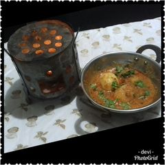 A picture of Kathiyawadi style dum aloo.