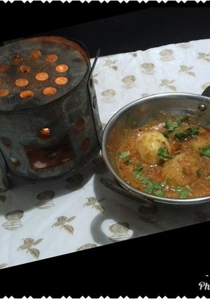A picture of Kathiyawadi style dum aloo.