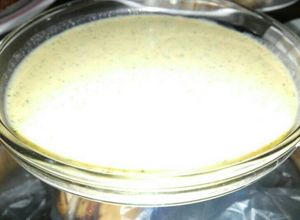 Una foto de Crema de huacatay