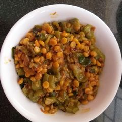 A picture of Ridgegourd curry.