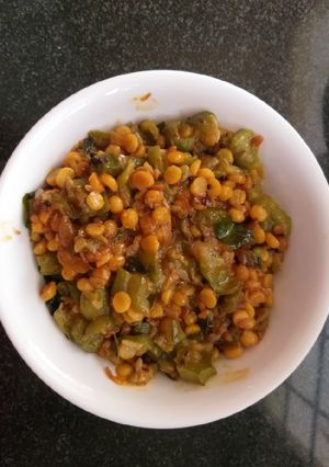 A picture of Ridgegourd curry.