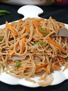 नूडल्स (noodles recipe in Hindi) रेसिपी मुख्य फोटो