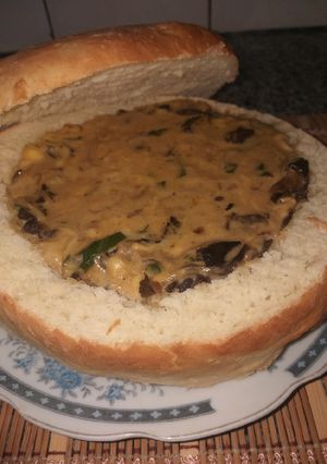 Una foto de Pan de campo relleno con hongos🥖