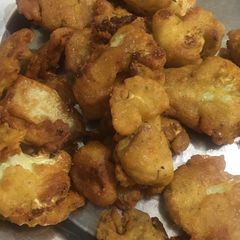 A picture of Gobhi ke pakore.