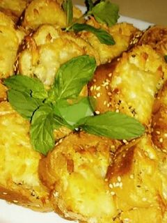 A picture of Garlic and Herb Bread Crisps.