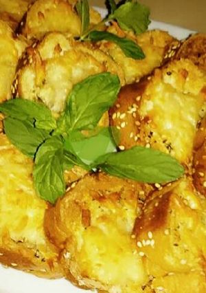 A picture of Garlic and Herb Bread Crisps.