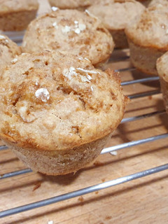 Una foto de Muffins saludables de avena, sirope y platano