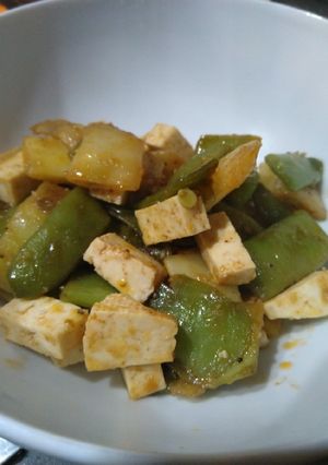 Une photo de Haricots plats et tofu laqué