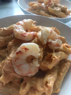 Una foto de Macarrones (Penne ziti rigate) con salsa de bacalao