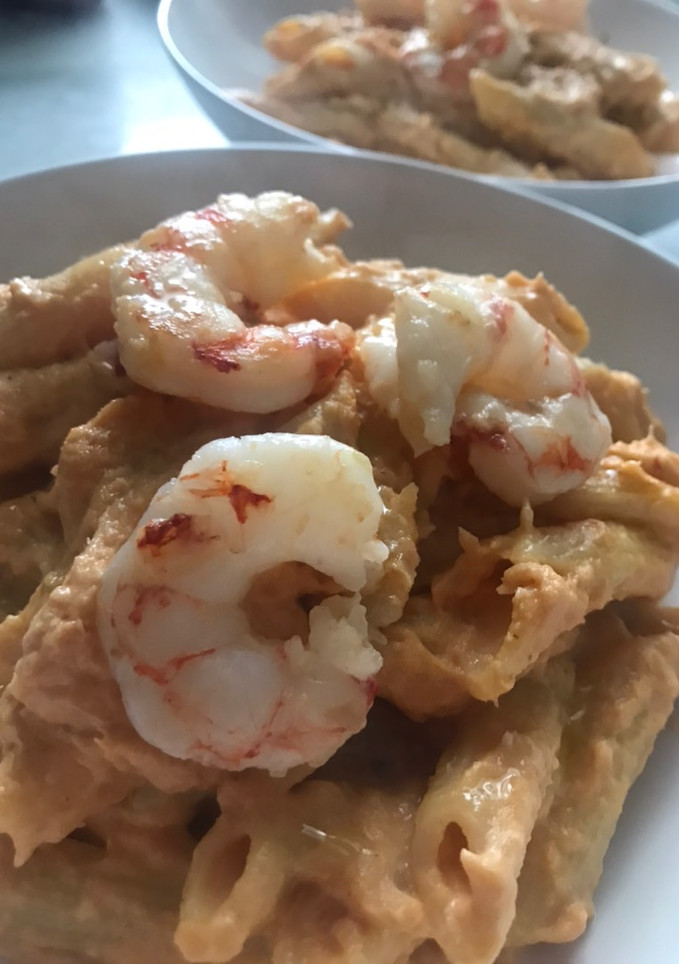 Una foto de Macarrones (Penne ziti rigate) con salsa de bacalao